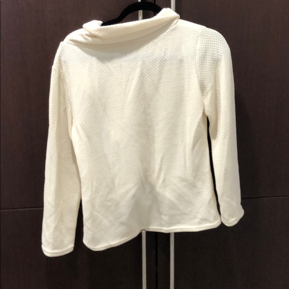 Cream Sweater size Medium. No tags, never worn. - Picture 7 of 7